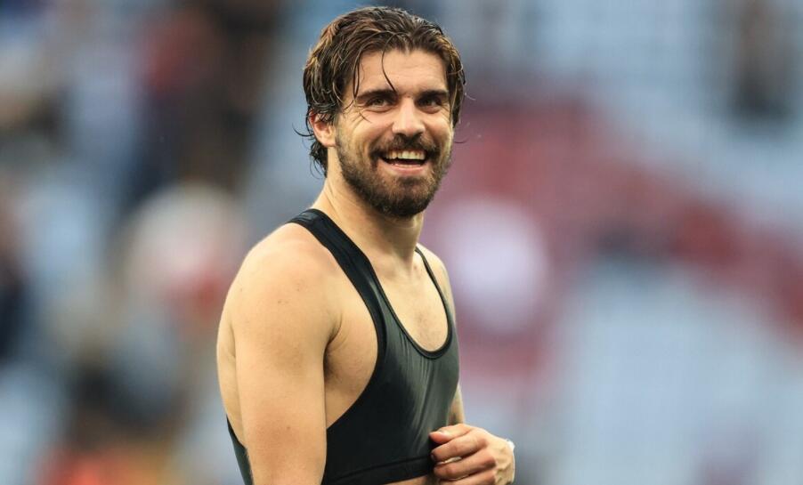 窗口期法甲传出新动向,阿贾克斯绝杀压哨,管理层表态:管理层满意,医务组通报恢复(西甲裁判曼萨诺) 窗口期法甲传出新动向,阿贾克斯绝杀压哨,管理层表态:管理层满意,医务组通报恢复(西甲裁判曼萨诺)